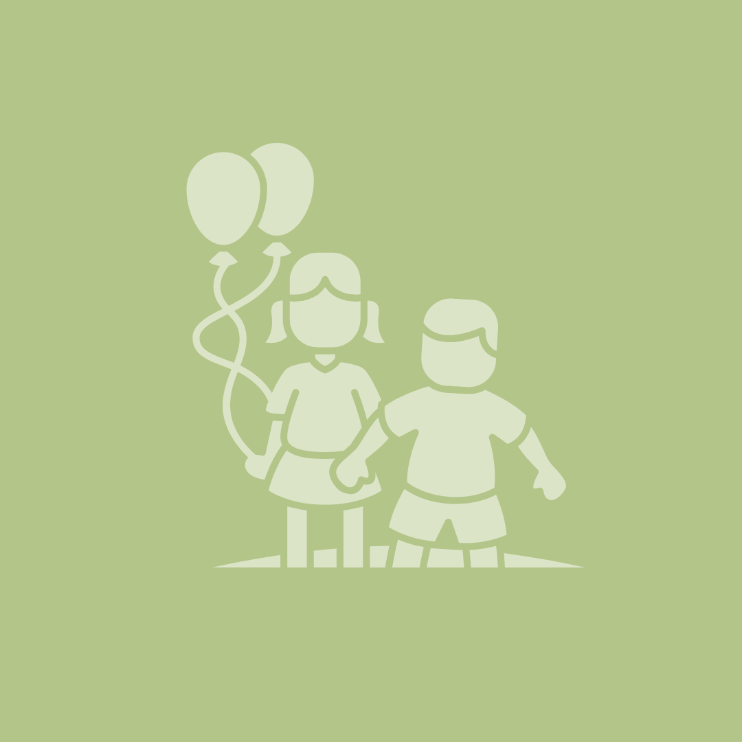 jente og gutt med ballonger