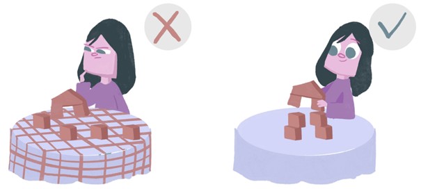Illustrasjon av person ved bord som leker med klosser. På ene illustrsjone er det en rutete duk på andre en ensfarget.