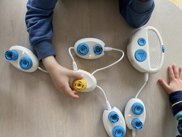 To barn som programmerer med CodeJumper