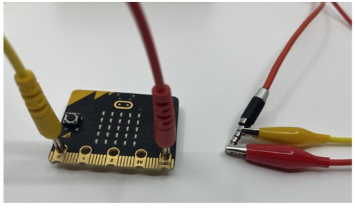 Microbit med kabler