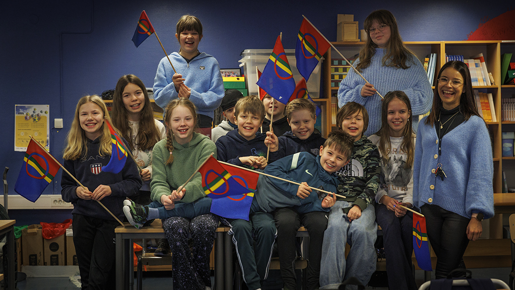 Bilde av hele den samiske klassen ved Prestvannet skole