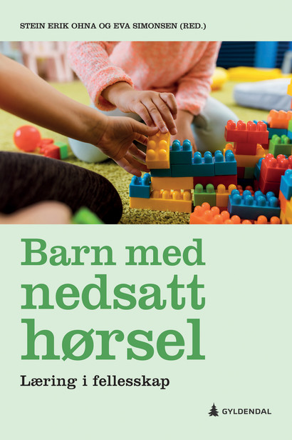 Bilde av omslaget til boka, barnehender og legoklosser
